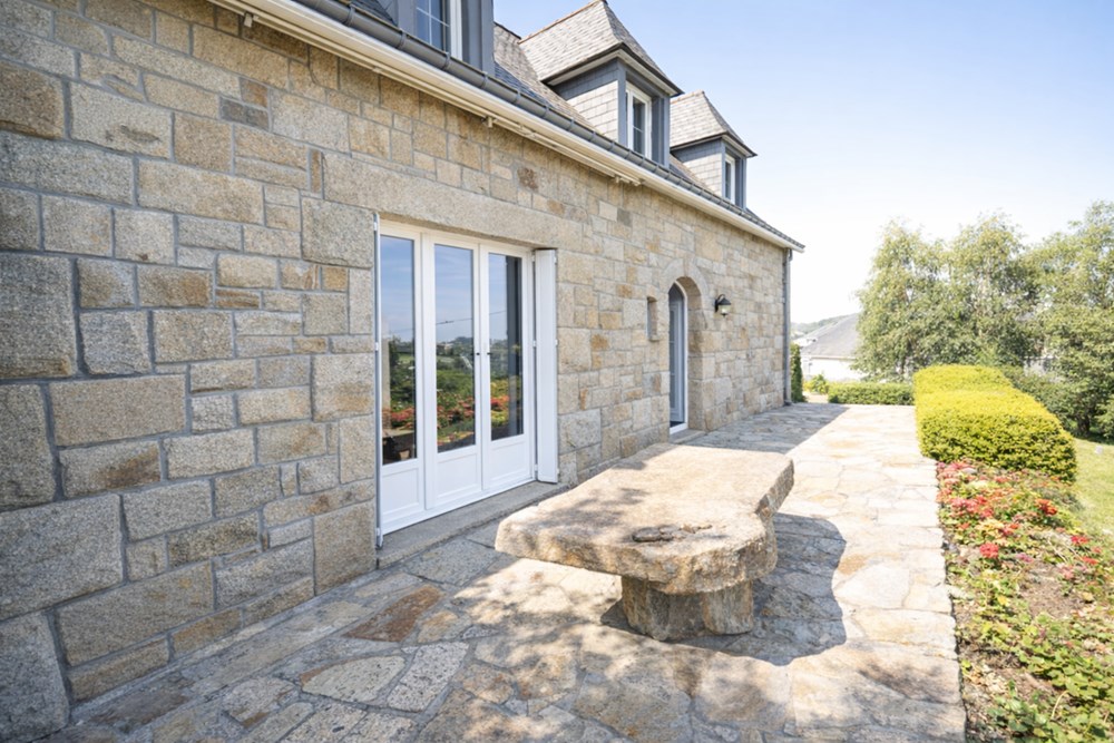 MAISON EN PIERRE - VUE MER - 137 M² -